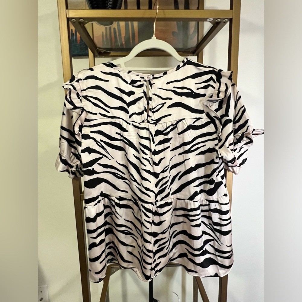 NWT Flowy Zebra Print blouse - Picture 5 of 5